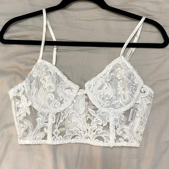 Pearl and Lace Crop Top - Picture 6 of 9